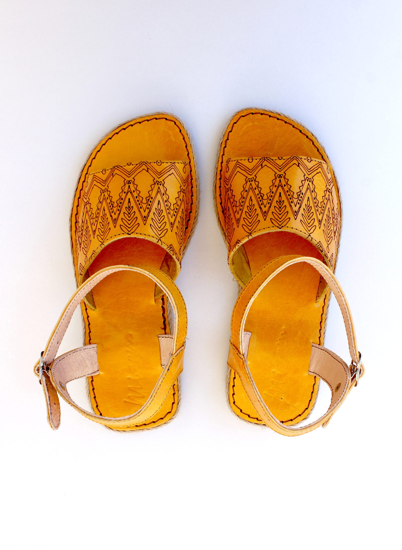 Sandale Tebred cuir jaune gravé